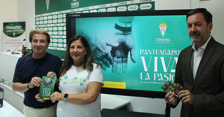 Antonio Fernández Monterrubio junto a los dos actores del spot de la nueva campaña, Rafael Romero y Teresa Navas.