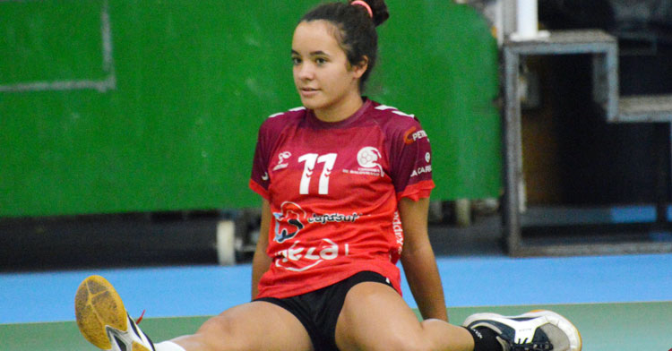 Paula Plaza refuerza al Adesal. Foto: CBM