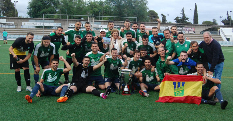 El Almodóvar celebrando su ascenso, precisamente en Montilla. Foto: RFAF Córdoba