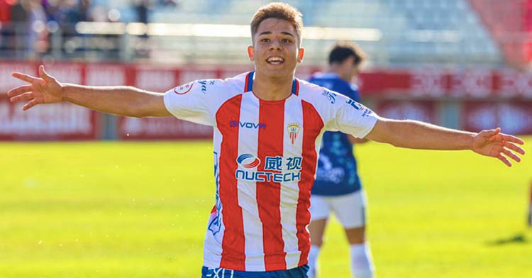 Álvaro Leiva celebrando un gol con el Algeciras bajo las órdenes de Iván Ania.