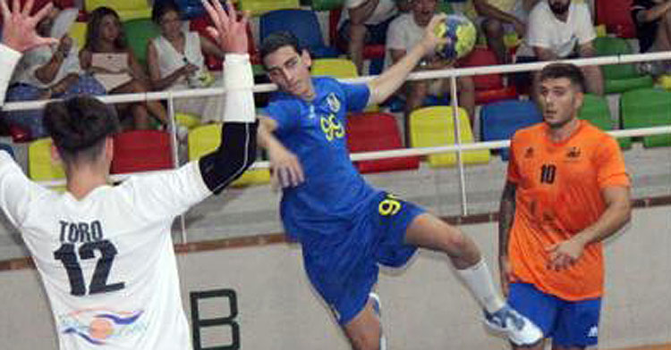 La Salle ganó el derbi amistoso frente al ARS. Foto: @balonmanosalle