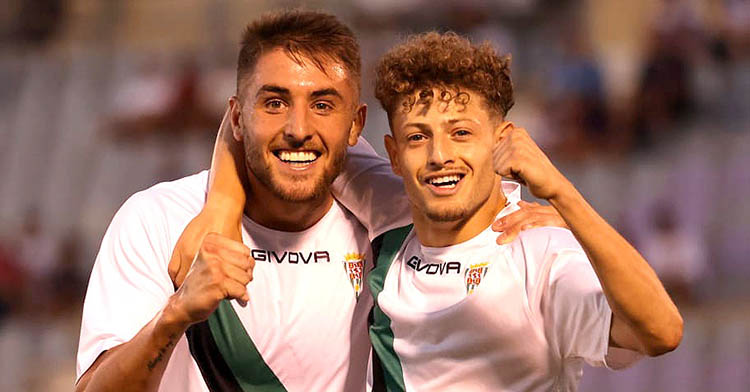Casas y Simo celebrando el gol a pase del rambleño.
