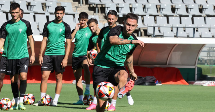 El Córdoba trabajando el sábado en el estadio. Foto: CCF