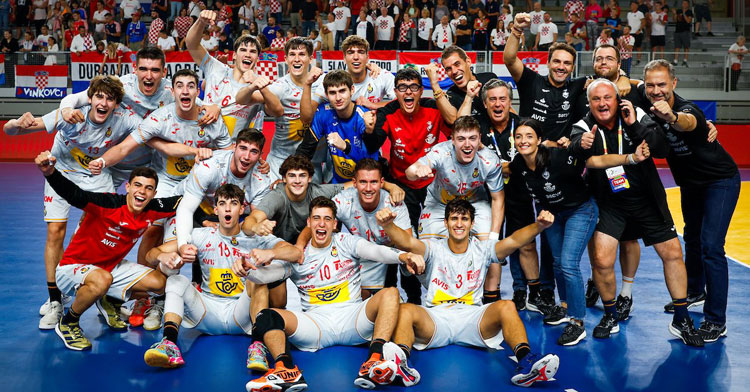 La felicidad de los Hispanos Juveniles tras su clasificación. Foto: Kolektiff images / Croatia 2023