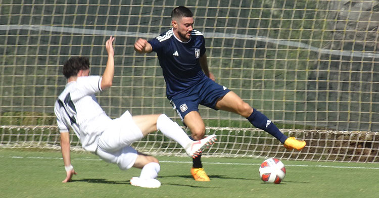 Javi Cabezas jugando con el Racing CF Benidorm. Foto: Carlos Gallardo