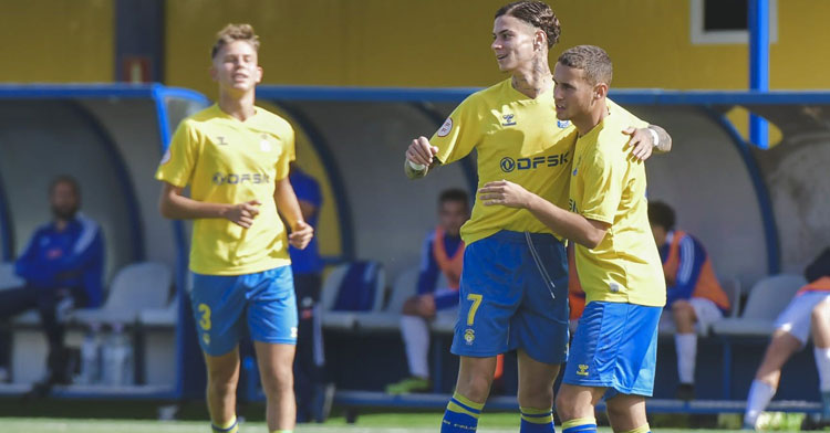 Joel Domínguez celebrando un gol como amarillo. Foto cedida por el Ciudad de Lucena