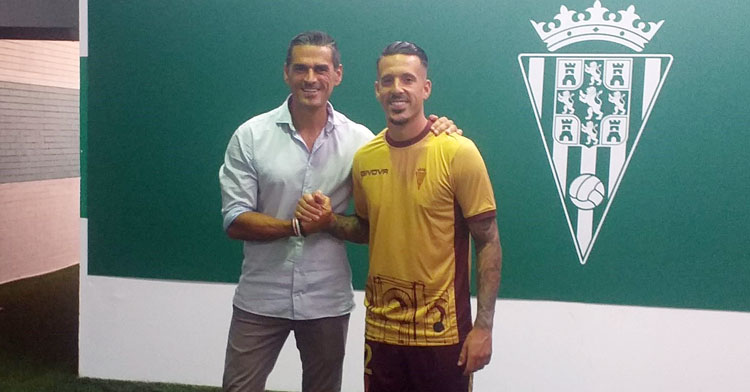 Juanito junto a Iván Rodríguez en las entrañas del estadio