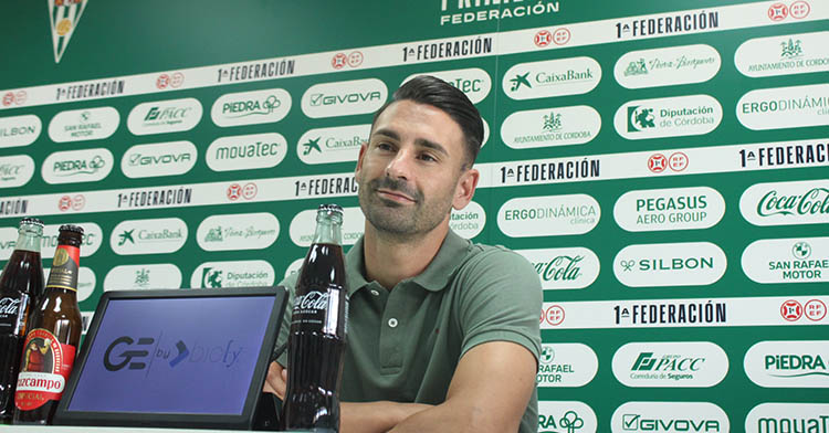 Kike Márquez y su grata primera comparecencia de prensa de la temporada.