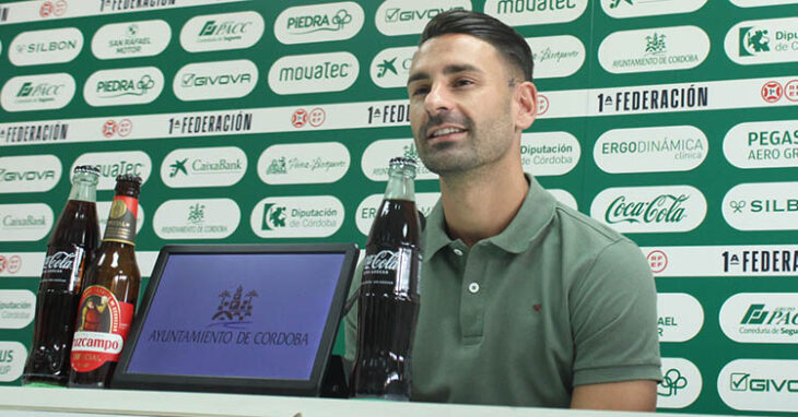 Kike Márquez se mostró feliz e ilusionado en la sala de prensa de El Arcángel.