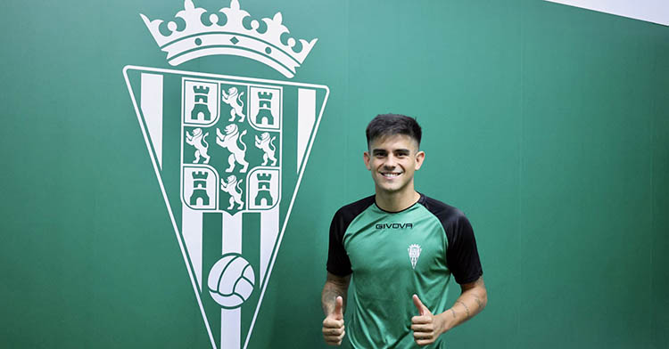 Kuki Zalazar antes de completar su primer entrenamiento con el Córdoba CF.