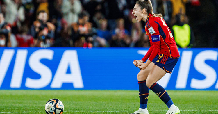 La sevillana Olga Carmona celebrando su zurdazo a la red. Foto: RFEF