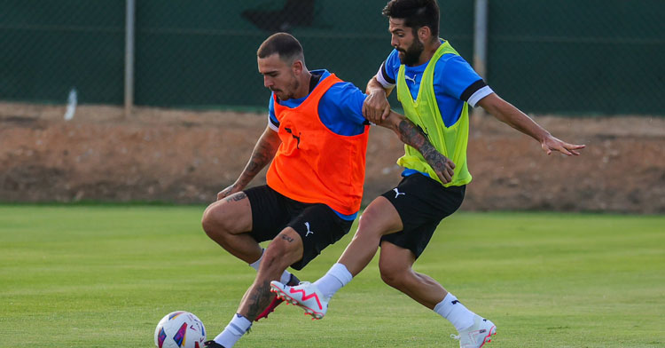 Paco Torres, de azul, en un entrenamiento en las Sesiones AFE