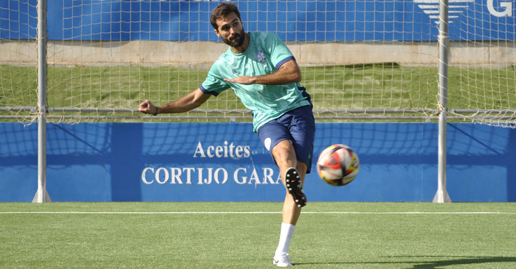 Fran Cruz entrenando con el Ciudad de Lucena.