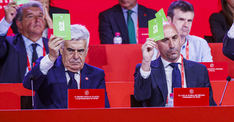 Luis Rubiales en una de las últimas asambleas junto a Pedro Rocha precisamente. Foto: RFEF