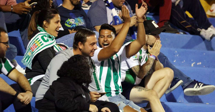 Aficionados del Córdoba este domingo en Alcoy. Foto: CCF