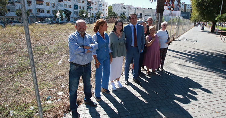 El presidente de Adecor, Manuel Sánchez Barona, junto a Marian Aguilar, presidenta del IMDECO, el alcalde José María Bellido y la delegada del Distrito Sur.
