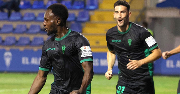 Diarra celebrando su primer gol del curso, el que adelantaba al Córdoba en Alcoy.