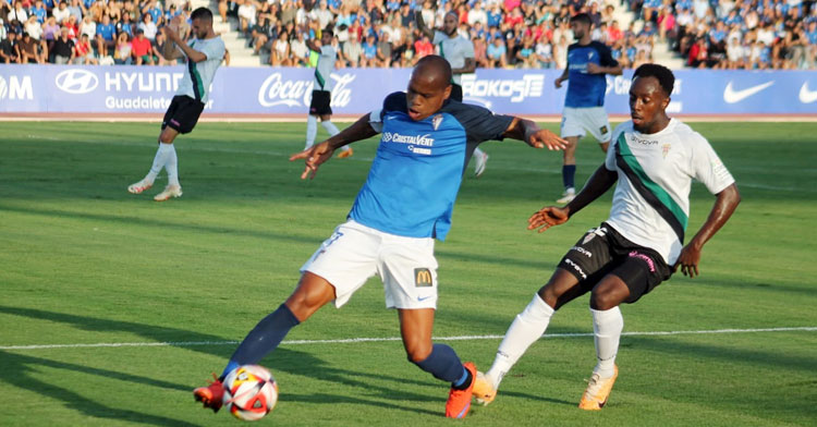 Diarra presionando a Biabiany. Foto: Deportedelaisla.com