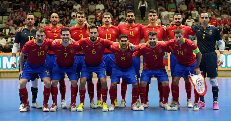 La formación de la selección en Praga. Foto: RFEF