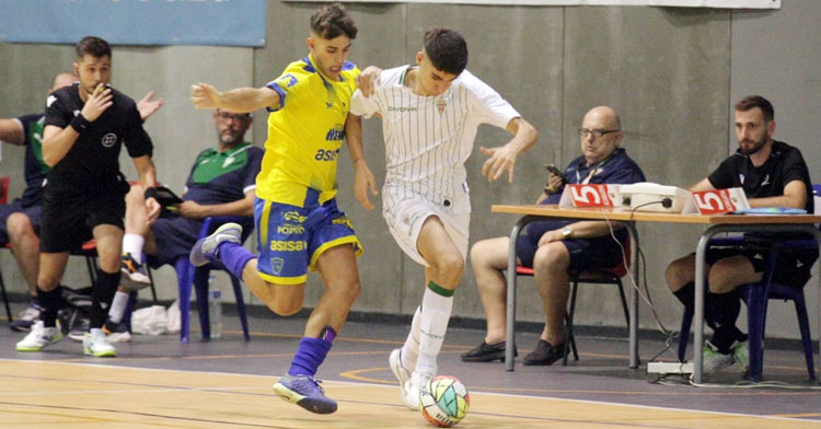 Un lance del duelo entre el filial califal y el Cádiz CF Virgili. Foto: Córdoba Futsal