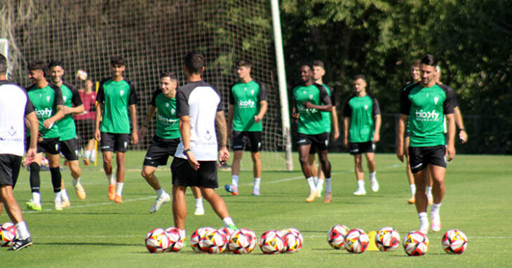 El plantel del Córdoba esta mañana en su regreso a los entrenamientos.