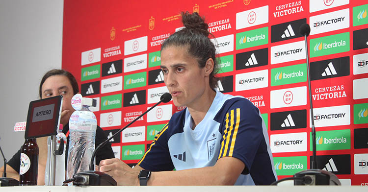 La seleccionadora nacional, Monse Tomé, en la sala de prensa de El Arcángel.