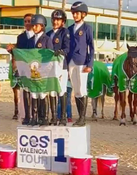 Los cordobeses Rafa Velasco y Marta del Rey en lo más alto del podio junto a sus compañeros andaluces.