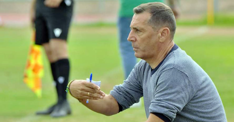 Juan Carlos Quero dirigiendo al Espeleño. Foto: Atlético Espeleño