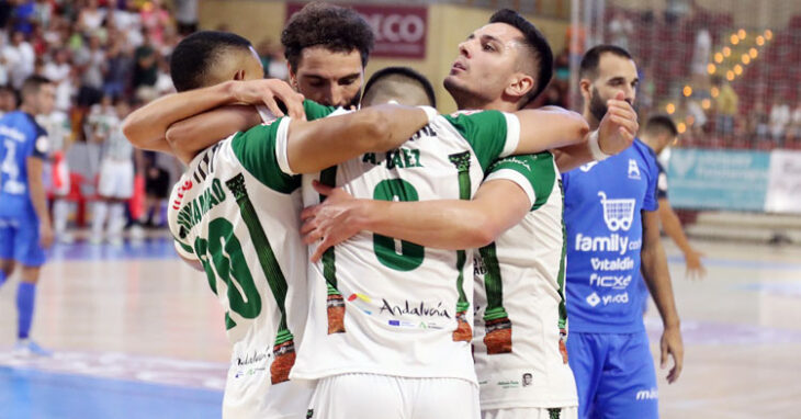 Zequi celebrando un gol junto a sus compañeros. Foto: Córdoba Futsal