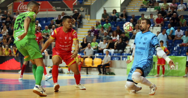 Fabio y Osamanmusa en una acción en Son Moix. Foto: Palma Futsal