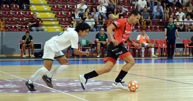 Un momento del derbi del pasado curso entre Córdoba Futsal Patrimonio y Beconet Bujalance. Foto: http://cdbujalancefs.blogspot.com/