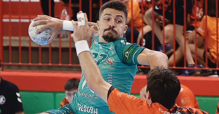 Los siete goles de Gonçalo Ribeiro en Torrelavega no valieron para sumar ningún punto.