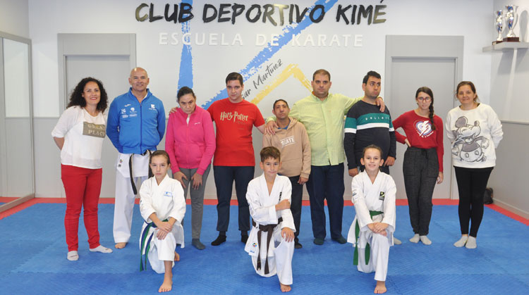 El Club Kimé ha recibido, junto a su Director Técnico, a la Asociación APANNEDIS en su dojo de Palma del Río