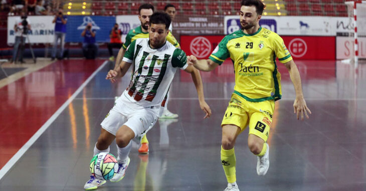 Damián Mareco junto al egabrense César Velasco. Foto: Córdoba Futsal