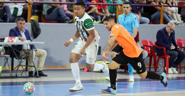 Osamanmusa en una escaramuza personal ante Ribera Navarra. Foto: Córdoba Futsal