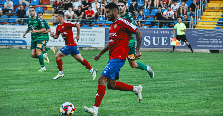 Un momento del duelo Teruel-Arenteiro, viral a su pesar. Foto: CD Teruel