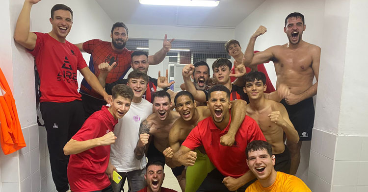 Los jugadores del Cajasur celebrando su éxito en Fátima. Foto: CBM