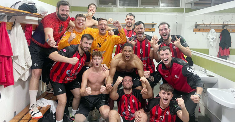 El vestuario granate, una fiesta en Melilla, Foto: CBM