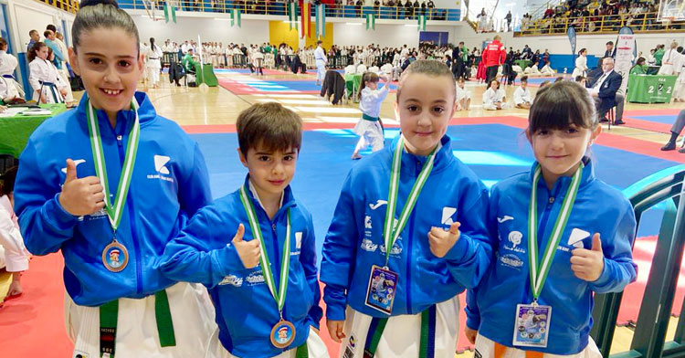 Parte de los medallistas de la entidad palmeña en Fuengirola. Foto: Club Kimé