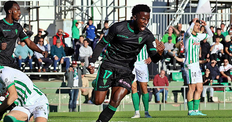 Adilson celebrando su gol con el que se inicio la remontada en Sanlúcar.