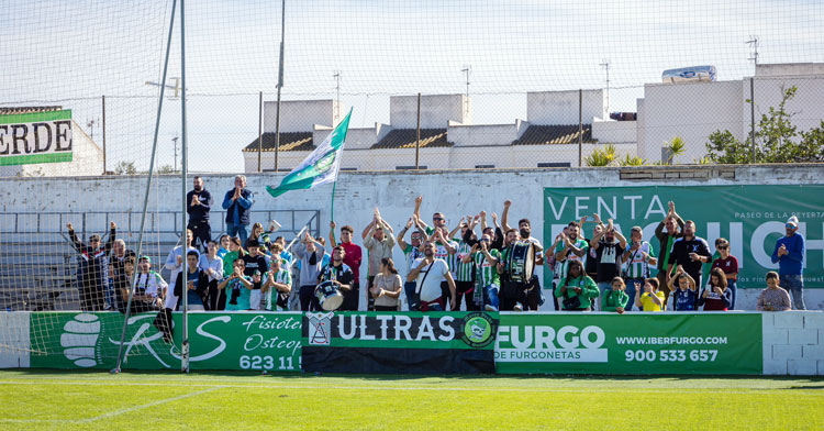 Aficionados del Sanluqueño en El Palmar. Foto: Atlético Sanluqueño