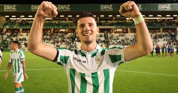 Alberto Toril celebrando la victoria contra el Recre. Foto: CCF