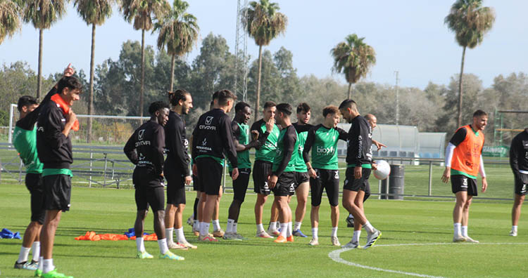 El debut como titular de Álex López es una posibilidad real dentro de una expedición blanquiverde con varios chavales del filial.