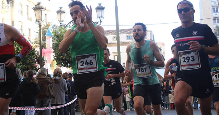 Atletas en la Media Maratón de Córdoba de 2023.