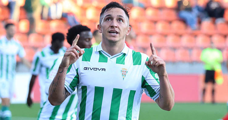 Carracedo y su dedicatoria en la goleada del Córdoba. en el Cerro del Espino.