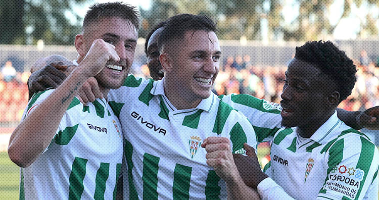 Antonio Casas celebrando su doblete junto a Carracedo y el del propio Adilson.