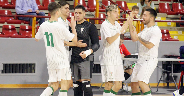 Los jugadores blanquiverdes celebrando uno de sus ocho goles ante la Coineña. Foto: Córdoba Futsal