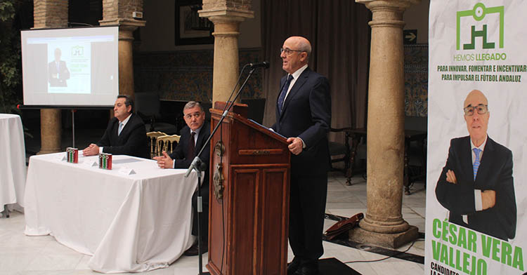 César Vera durante la presentación de su candidatura en Córdoba.