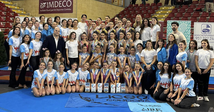 Una foto de conjunto de integrantes del club. Foto: Liceo Córdoba