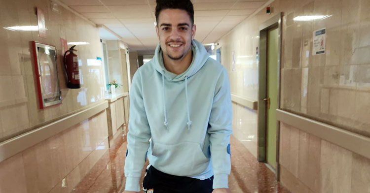 Fernando López tras recibir el alta en el hospital. Foto: @SalermPG